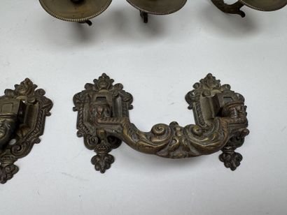 Paire d'appliques en bronze doré et ciselé...