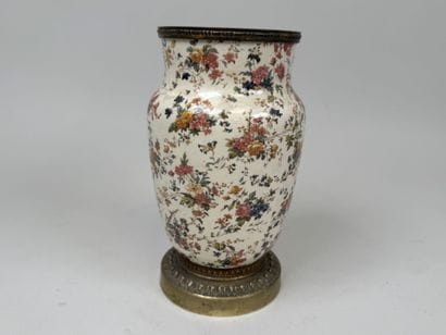 SARREGUEMINES (?).
Fine earthenware vase...