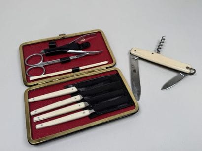 Set includes:
- LE TANNEUR.
Synthetic ivory-colored...