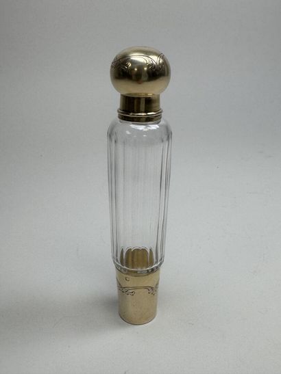 Flacon en cristal moulé et argent doré 950/1000,...