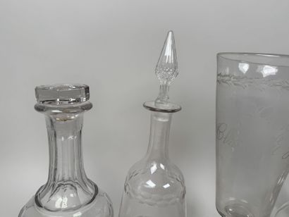 A set of 4 crystal and cut-and-engraved glass...