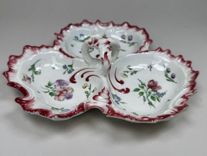 Set of fine polychrome earthenware pieces...