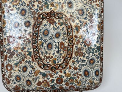 GIEN.
Polychrome earthenware trivet decorated...