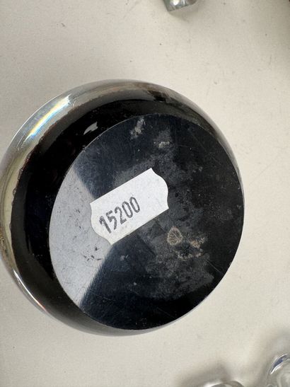 Lot comprenant :
- une coupe tripode en cristal...