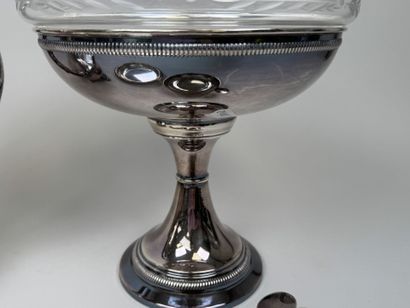 Silver plated set including:
- a pitcher...