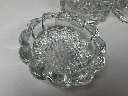4 piano or glass-molded furniture glides.
Diameter:...