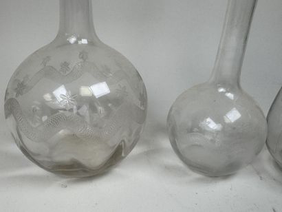 Ensemble de 4 carafes ou carafons en verre...