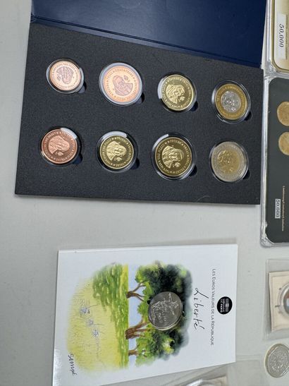7 coffrets numismatique de pièces en Euro...
