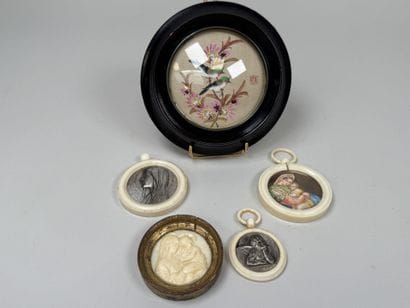 4 religious miniature pendants made of synthetic...