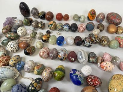 Important collection of eggs and decorative...