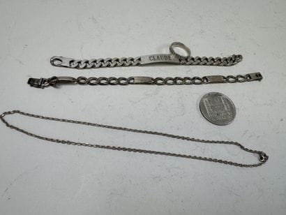 Ensemble de bijoux en argent comprenant :...