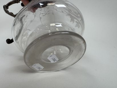 GALLIA.
Crystal ewer with an engraved design...