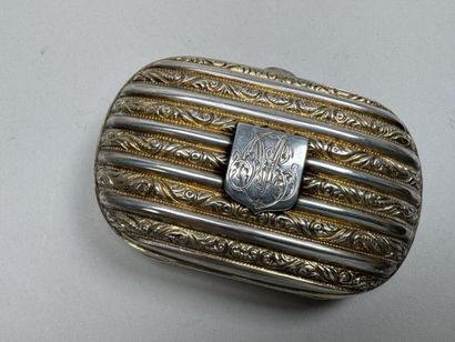 Petit porte-monnaie en argent à ciselé d'un...