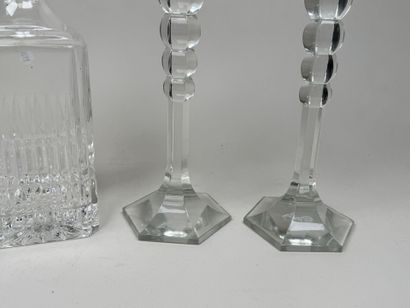 Lot en verre moulé comprenant :
- une paire...