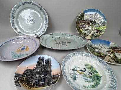A set of polychrome and gold earthenware...