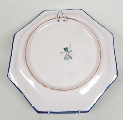Nevers, Manufacture d'Antoine MONTAGNON (1838-1899).
Plat...