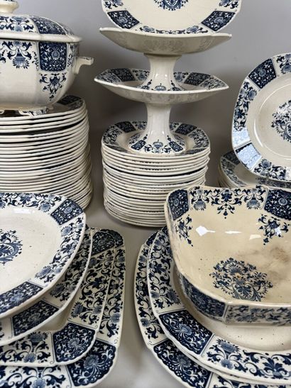 GIEN.
A large set of blue-and-white earthenware...