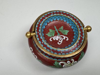 ASIA, 20th century.
Cloisonné enamel ashtray...