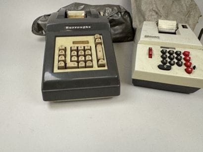 Set of two BURROUGHT and HERMES calculators.
18...