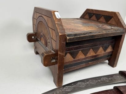 Set consisting of:
- A large, molded, polychrome...
