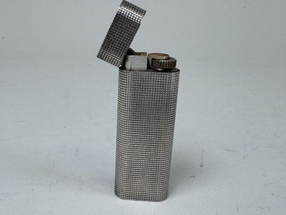 CARTIER à Paris.
Briquet de poche en métal...