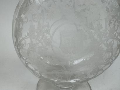BACCARAT.
Carafon en cristal à décor gravé...