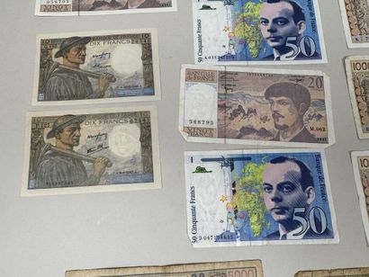 Collection de 12 billets.
(usures, petites...