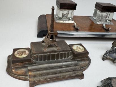 A collection of 11 desk inkwells with pen...