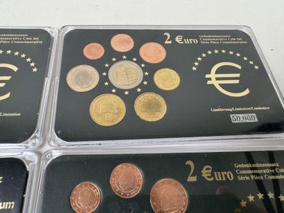 12 coffrets numismatique de pièces en Euro...