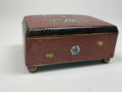 ASIE, XXe.
Coffret rectangulaire en laiton...