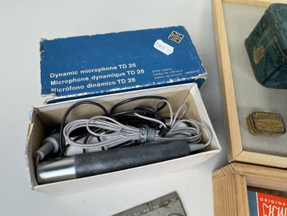 Important lot d'objets divers dont :
- Maurice...