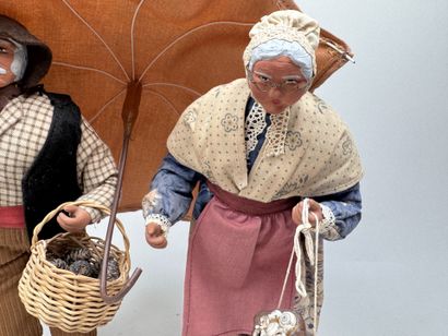 Deux grands santons en terre cuite et tissu.
Signés.
H....