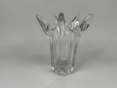 DAUM France.
Vase en cristal moulé.
Estampillé.
H....