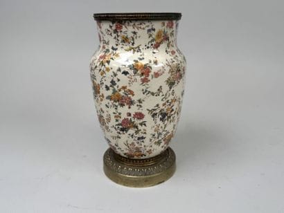 SARREGUEMINES (?).
Fine earthenware vase...