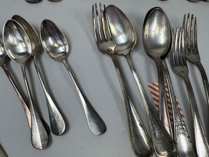 CHRISTOFLE et divers.
Divers couverts de...
