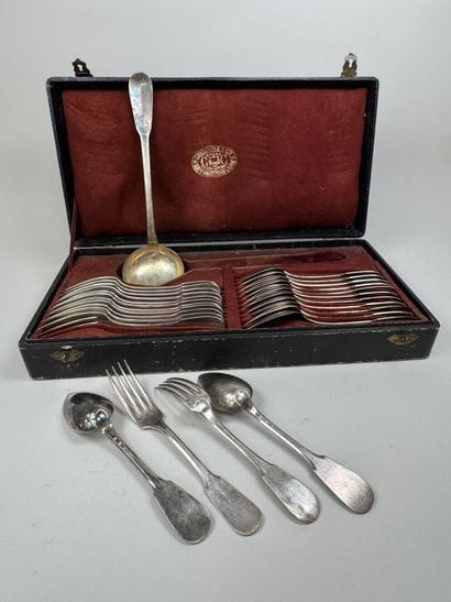 CHRISTOFLE & Cie.
Série de 13 couverts de...