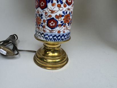 JAPON, IMARI, XXe.
Deux lampes pouvant former...