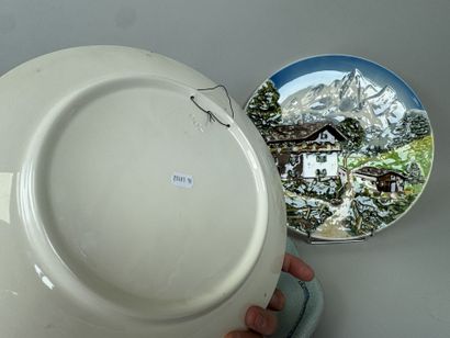 A set of polychrome and gold earthenware...