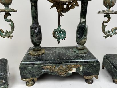 Garniture de cheminée en régule patiné et...