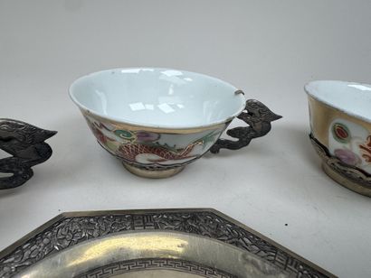 INDONESIE, XXe.
Lot en porcelaine polychrome...