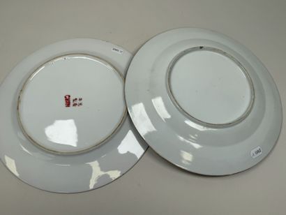 CHINE, XXe.
Deux assiettes en porcelaine...
