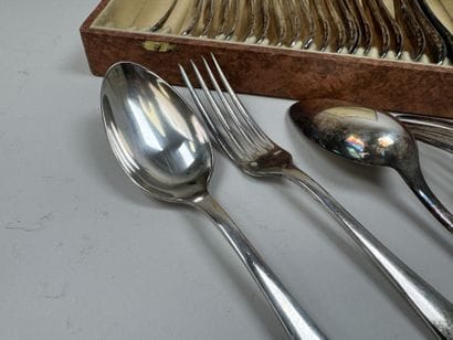 ARGENTAL.
Série de 12 couverts de table en...