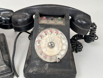 Set of 3 Bakelite and metal telephones.
14...