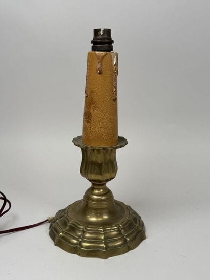Gilded bronze lamp base.
H. 30 cm.