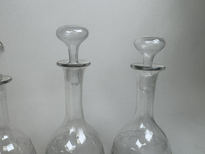 4 carafes en verre pouvant former 2 paires...