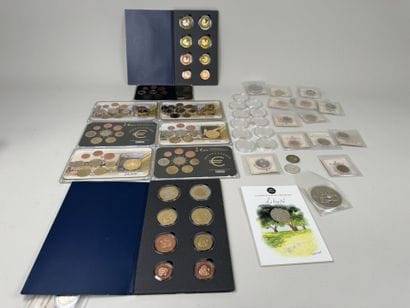 7 coffrets numismatique de pièces en Euro...