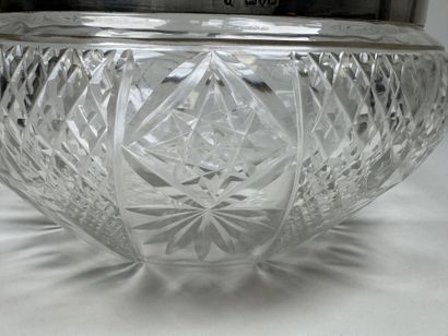 Circular crystal bowl with diamond-point...