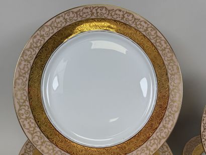 HAVILAND à Limoges.
Partie de service de...