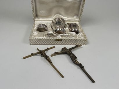 Nécessaire de baptême en métal argenté comprenant...