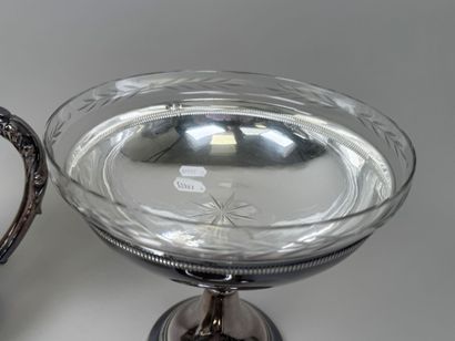 Silver plated set including:
- a pitcher...